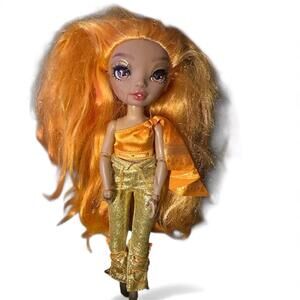 Rainbow High Meena Fleur Fashion Doll with outfit